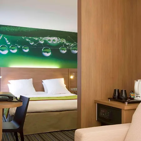 Mercure Centre Hotel 4*